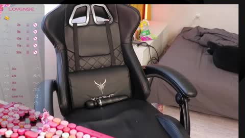 Snapshot of _viv1an_ chatting on October 11, 2025, 6:12 am Alis online show from October 11, 2025, 6:12 am