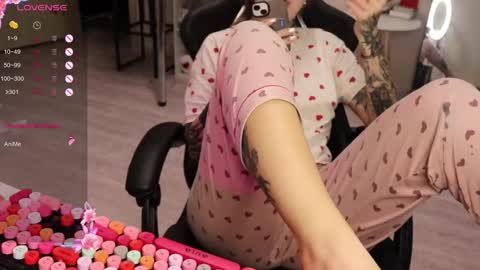 Snapshot of _viv1an_ chatting on October 28, 2025, 7:01 am Alis online show from October 28, 2025, 7:01 am