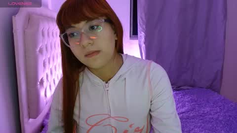 Snapshot of _vix555_ chatting on February 4, 2026, 11:42 pm Vix online show from February 4, 2026, 11:42 pm