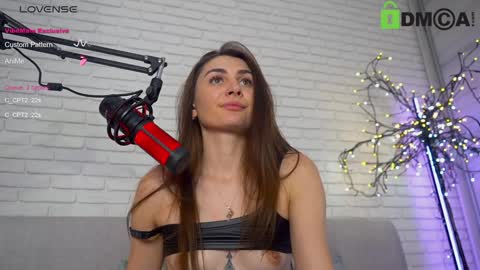 Lily online show from February 6, 2025, 10:21 pm