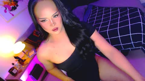 Snapshot of _womanofdreams_ chatting on August 7, 2026, 6:21 pm Sofie online show from August 7, 2026, 6:21 pm