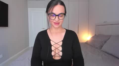 Snapshot of _worlin_ chatting on September 28, 2025, 10:53 am Nika online show from September 28, 2025, 10:53 am