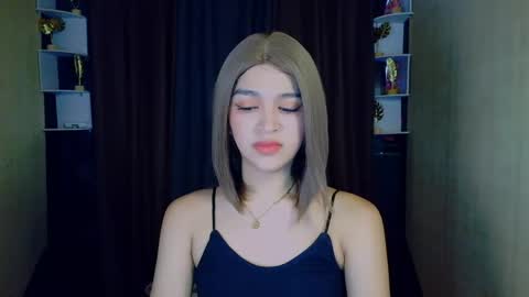 _xxlilly online show from May 5, 2026, 3:03 am