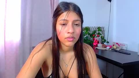 ZARA online show from February 3, 2025, 3:49 pm
