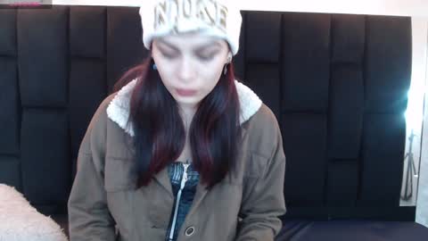 Yuyi online show from December 23, 2024, 11:14 am