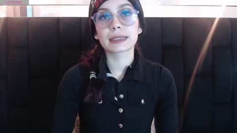 Yuyi online show from January 4, 2025, 11:11 am