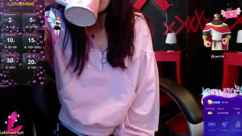 Yuyi online show from February 1, 2025, 2:24 pm