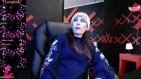 Yuyi online show from March 12, 2025, 11:09 am