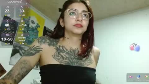 Zoe  online show from June 19, 2026, 1:43 am