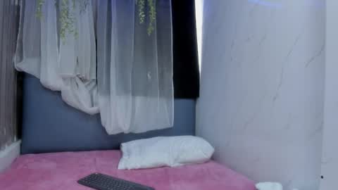 _zoecooper online show from March 17, 2026, 8:01 pm