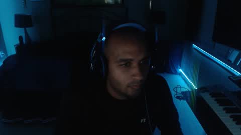 a4orce online show from December 5, 2025, 2:09 am