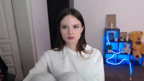 a_ariella_ online show from November 12, 2025, 1:33 pm