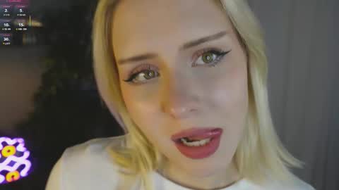 Snapshot of a_avine chatting on October 17, 2025, 2:30 pm Molly online show from October 17, 2025, 2:30 pm