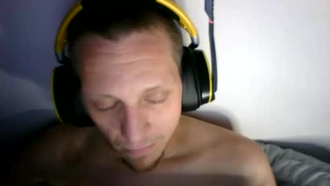 A Bored Dragon online show from November 5, 2025, 1:49 am