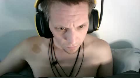 A Bored Dragon online show from December 18, 2025, 6:58 pm