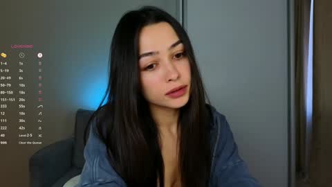 Snapshot of a_p_p_l_e chatting on December 17, 2024, 10:01 am Mila and Jess online show from December 17, 2024, 10:01 am