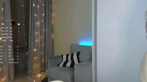 Snapshot of a_p_p_l_e chatting on December 23, 2024, 5:06 am Mila and Jess online show from December 23, 2024, 5:06 am