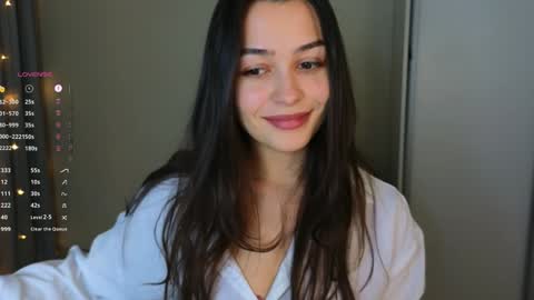 Snapshot of a_p_p_l_e chatting on January 29, 2025, 4:08 pm Mila and Jess online show from January 29, 2025, 4:08 pm