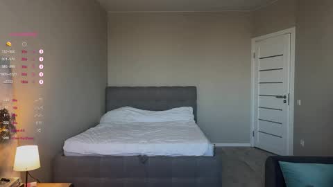 Snapshot of a_p_p_l_e chatting on October 8, 2025, 12:14 pm Mila and Jess online show from October 8, 2025, 12:14 pm