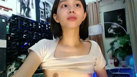 Snapshot of a_r_i_a_n_n_a chatting on April 8, 2026, 12:16 pm Lovely Yana online show from April 8, 2026, 12:16 pm