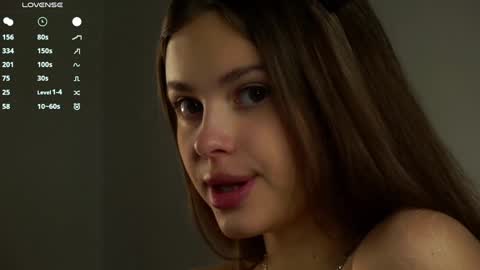 Lina online show from December 19, 2024, 3:19 pm