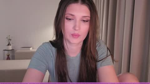 Snapshot of aalliyahh chatting on October 16, 2025, 8:32 pm Fren online show from October 16, 2025, 8:32 pm