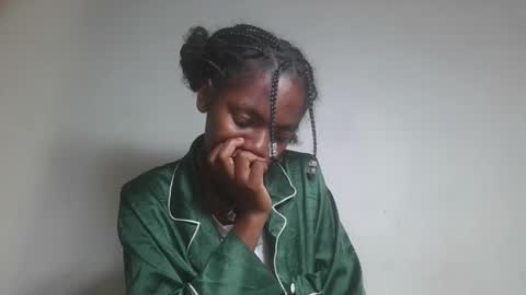 aangevelo online show from November 12, 2025, 9:47 pm