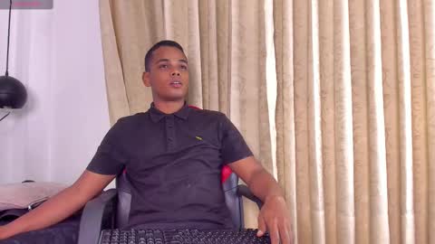 aaron_9827 online show from January 29, 2025, 1:05 am