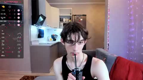 Snapshot of aaron_bang chatting on June 28, 2026, 9:21 pm Aaron Bang online show from June 28, 2026, 9:21 pm