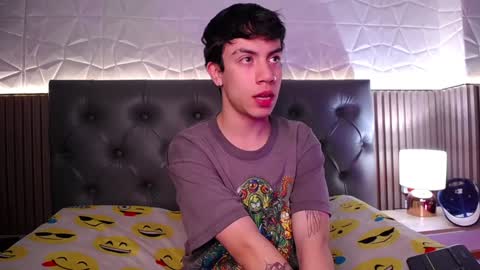 Aaron online show from December 3, 2024, 1:32 pm