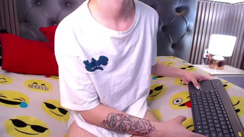 Aaron online show from December 6, 2024, 6:28 pm