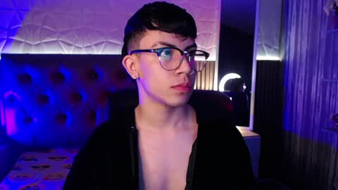Aaron online show from December 18, 2024, 3:55 pm