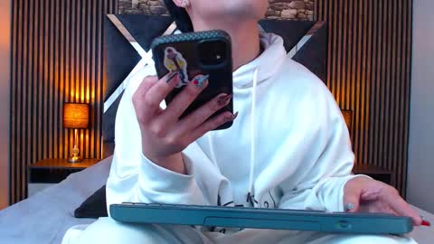 Aaron online show from September 22, 2025, 1:13 pm