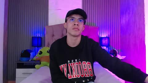 Aaron online show from November 3, 2025, 2:07 pm