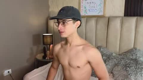 Aaron Ezequiel online show from January 12, 2026, 9:42 pm