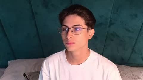 Snapshot of aaron_eze chatting on April 26, 2026, 12:36 pm Aaron Ezequiel online show from April 26, 2026, 12:36 pm