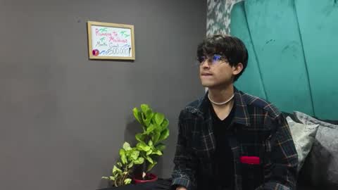 Snapshot of aaron_eze chatting on June 6, 2026, 11:59 am Aaron Ezequiel online show from June 6, 2026, 11:59 am
