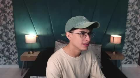 Snapshot of aaron_eze chatting on June 12, 2026, 12:26 pm Aaron Ezequiel online show from June 12, 2026, 12:26 pm