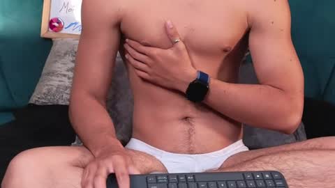 Snapshot of aaron_eze chatting on June 13, 2026, 2:59 pm Aaron Ezequiel online show from June 13, 2026, 2:59 pm
