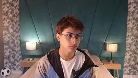 Snapshot of aaron_eze chatting on July 12, 2026, 12:07 pm Aaron Ezequiel online show from July 12, 2026, 12:07 pm