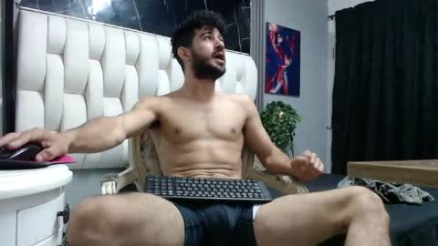 aaron_jones_1 online show from April 21, 2026, 8:55 pm