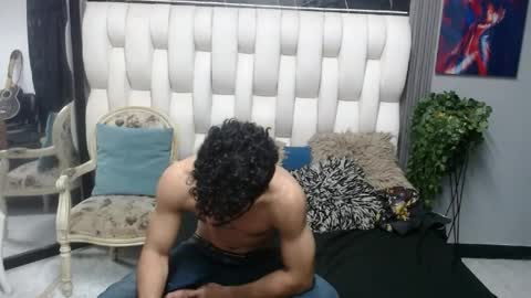 aaron_jones_1 online show from May 25, 2026, 3:45 am