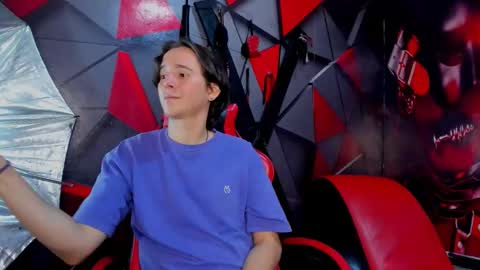 Aaron online show from December 17, 2025, 8:48 pm