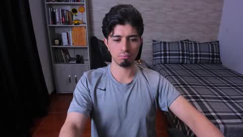 Aaron online show from December 22, 2025, 11:02 pm