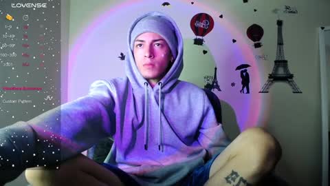 A A R O N online show from January 21, 2025, 4:32 am