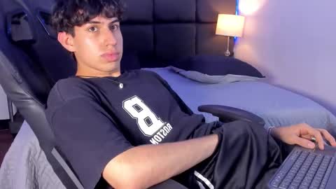 Aron online show from October 7, 2025, 6:27 pm