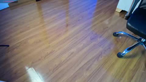 Snapshot of aaron_whitee chatting on January 8, 2025, 8:39 pm Aaron online show from January 8, 2025, 8:39 pm