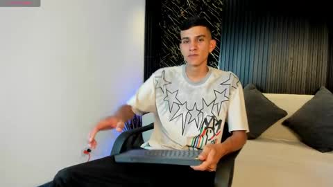 Aaron online show from April 1, 2026, 8:06 pm