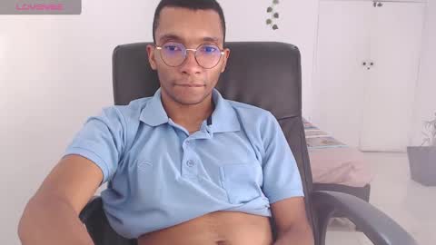 Heyy my name is Aaron online show from January 27, 2025, 5:04 pm
