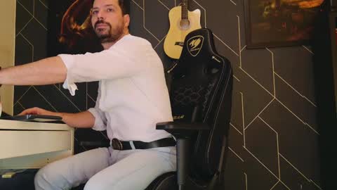 Aaron online show from February 10, 2025, 3:57 am